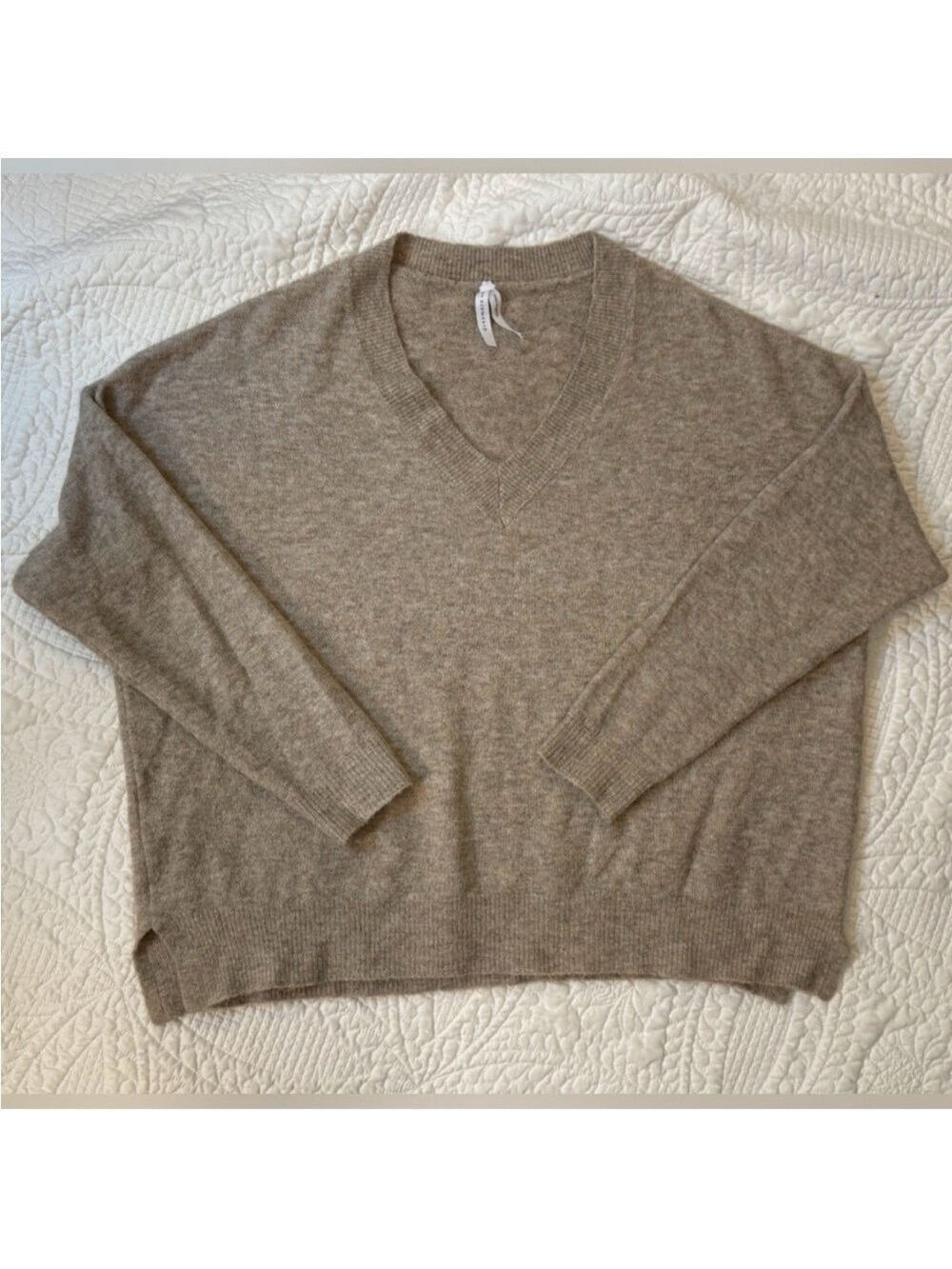 Dreamers by Debut Beige Sweater V Neck Fuzzy Knit Cozy Pullover Medium - Picture 6 of 12